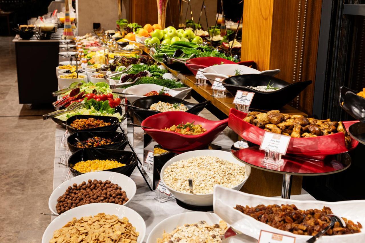 Demiray Hotel Old City Istanbul Eksteriør bilde A buffet at a hotel