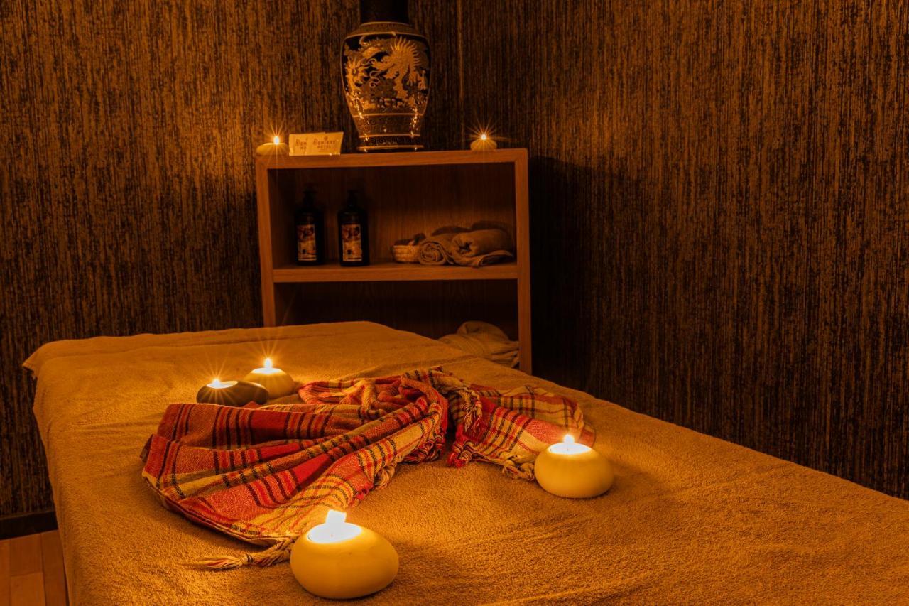 Demiray Hotel Old City Istanbul Eksteriør bilde A massage table with candles