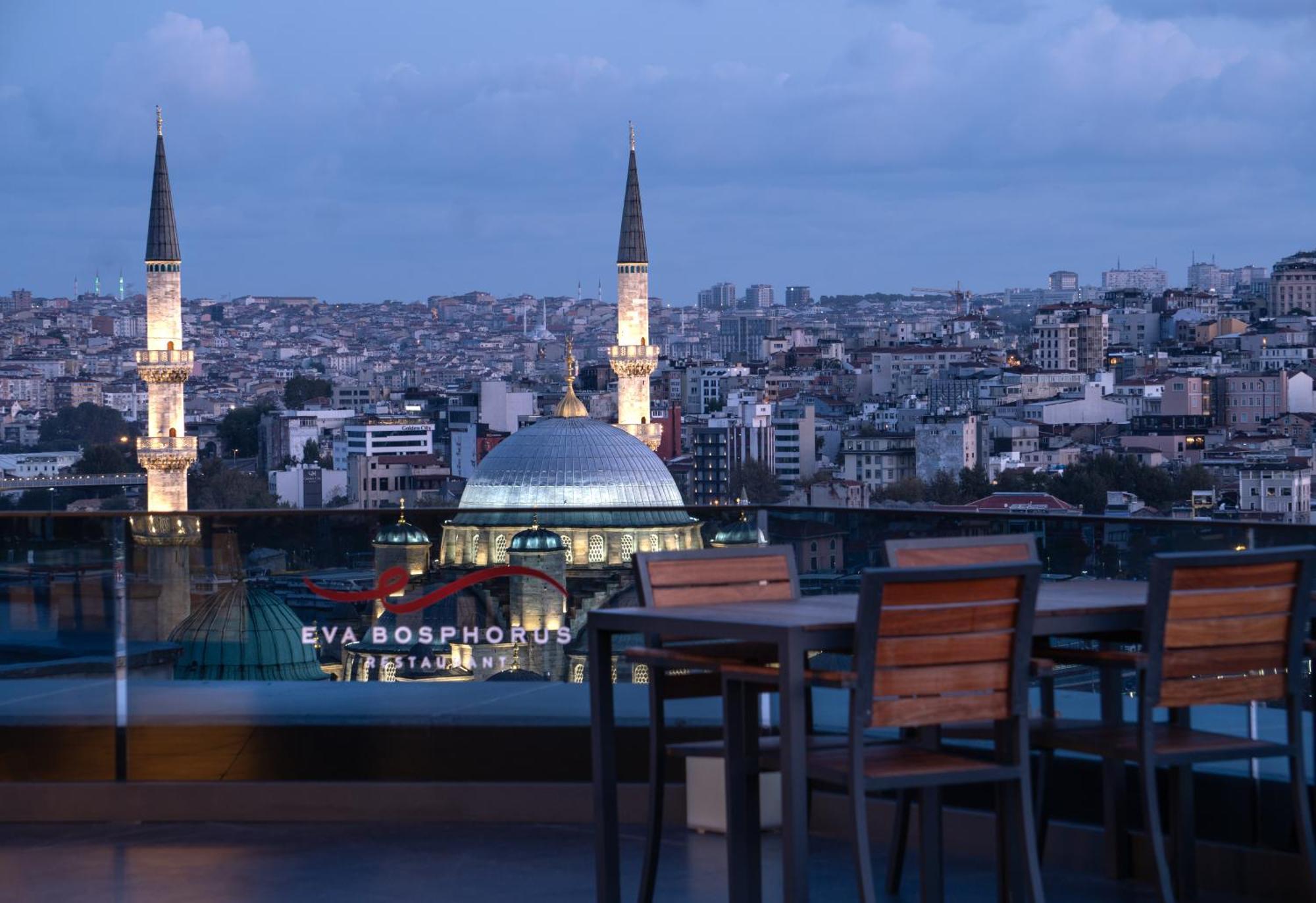 Demiray Hotel Old City Istanbul Eksteriør bilde View from the hotel's rooftop bar