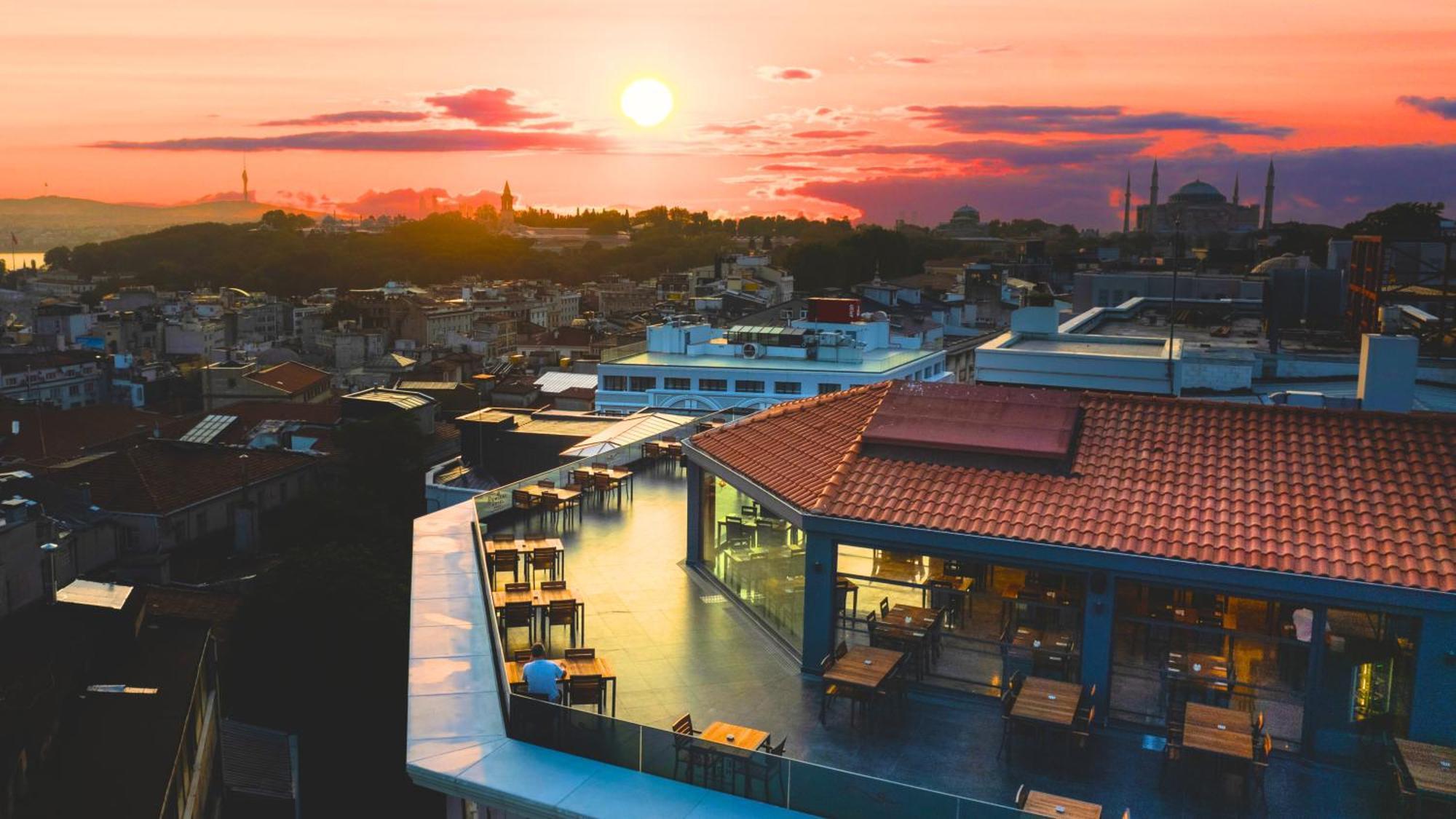 Demiray Hotel Old City Istanbul Eksteriør bilde The view from the rooftop of the hotel